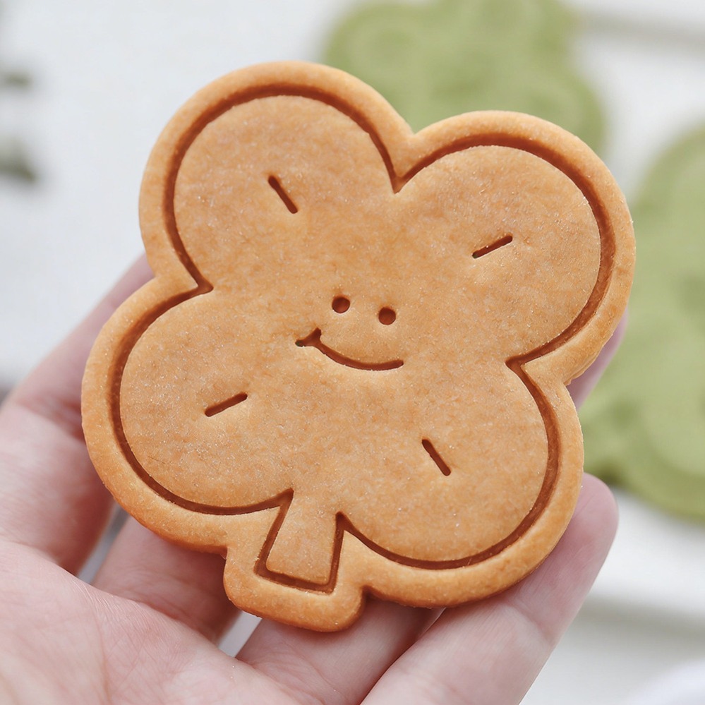 Lucky Four-Leaf Clover Cookie  - Kitchen Baking Utensil recension och pris